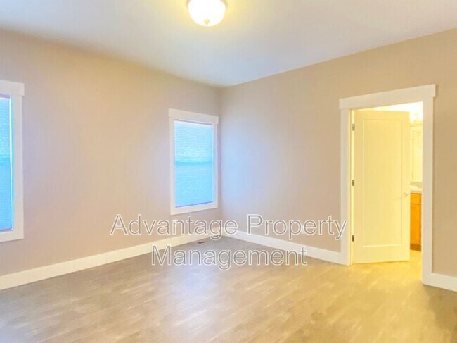 Building Photo - 122 S 21st St