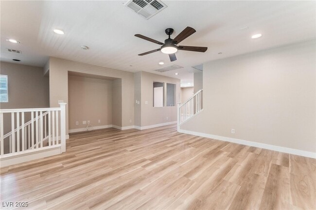 Building Photo - 9169 Column Ct