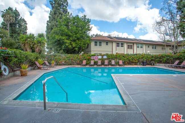 Building Photo - 3616 Kalsman Dr