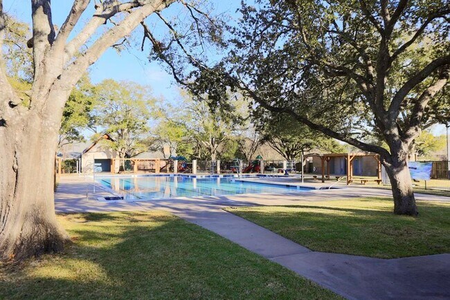Building Photo - 2602 Briarbrook Dr