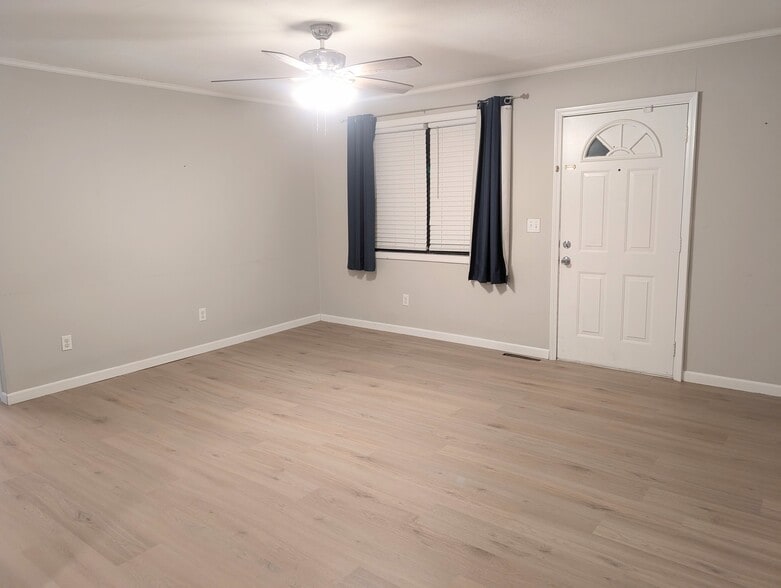 Building Photo - 200 E Jean St