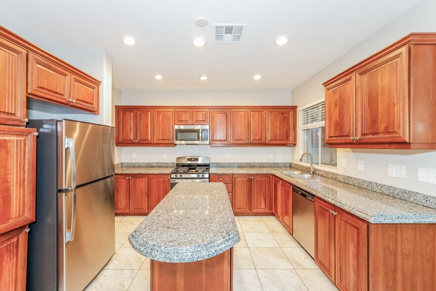 Building Photo - 196 Broken Putter Way