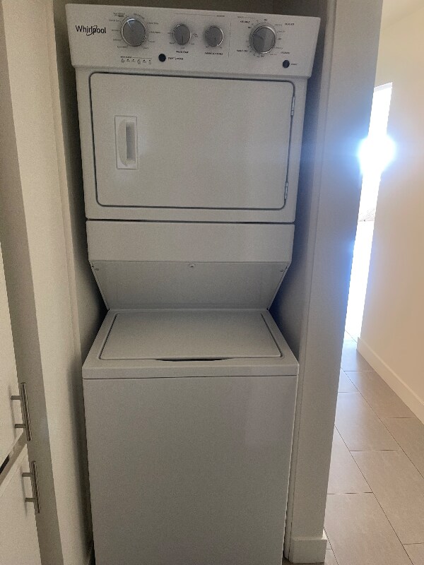 Building Photo - 284 E Surfside Dr