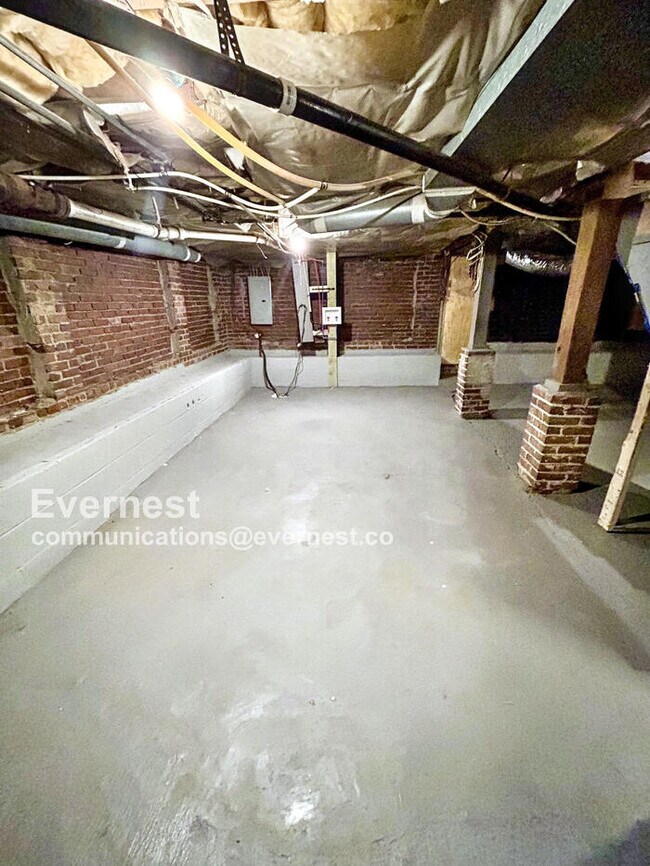 Building Photo - 2823 N Glenn Ave