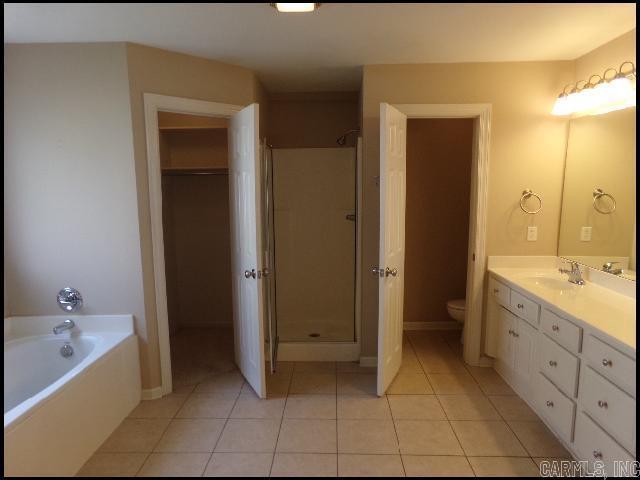 Building Photo - 303 Hidden Meadows Dr