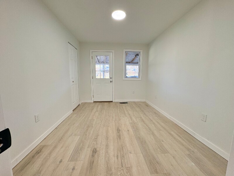 Building Photo - 115 Crawford Ave