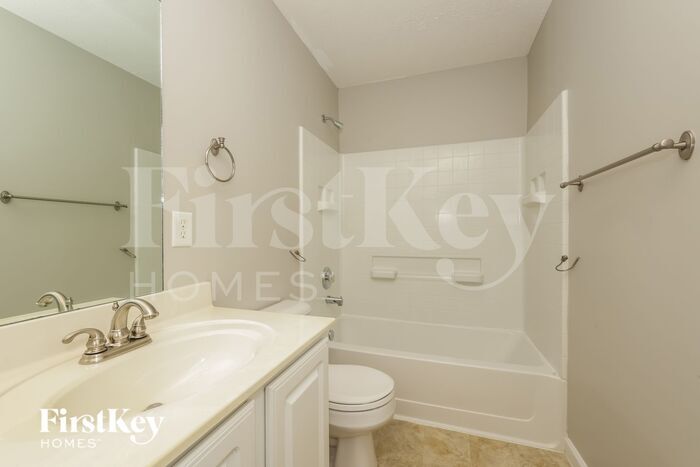 Building Photo - 420 Creek Oak Dr