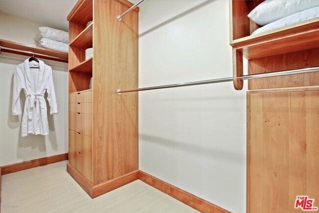 Building Photo - 130 S Arroyo Blvd