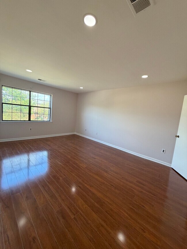 Building Photo - 1409 Green Hollow Dr