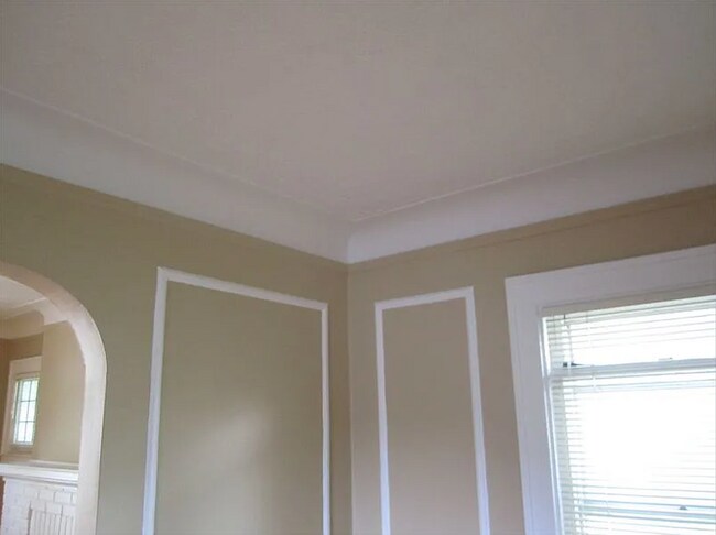 Living room with ornate crown molding - 164 Jewell St