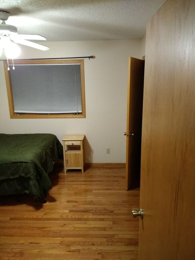 Building Photo - 3 Bedrooms, 2.5 Bathrooms Single Family Ho...