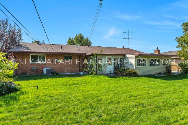 Building Photo - 299 E 3200 N St