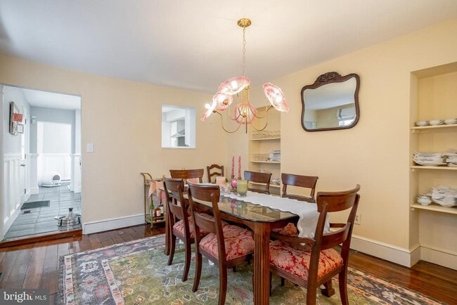 Building Photo - 908 S Front St