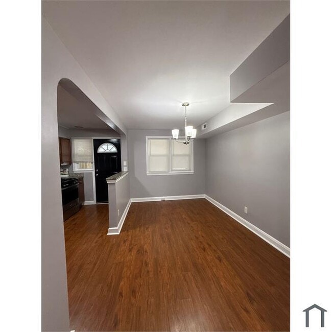 Building Photo - 3 Bedroom Housing Voucher Accepted