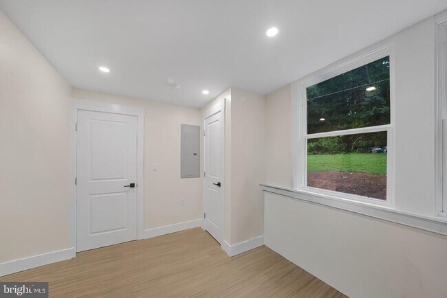 Building Photo - 75 Dreamland Park Dr