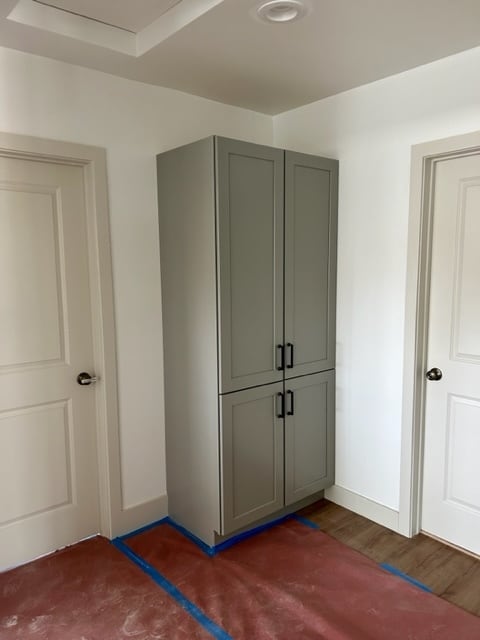 Linen cabinet in hallway. - 2502 W 154th St