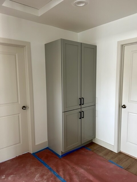 Linen cabinet in hallway. - 2502 W 154th St