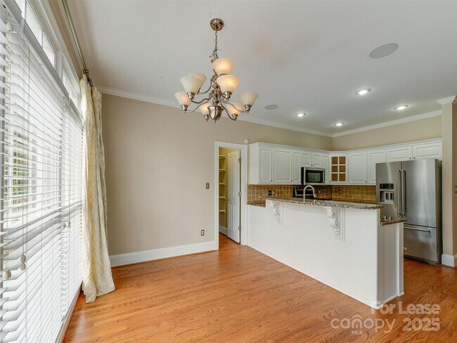 Building Photo - 620 Marsh Rd