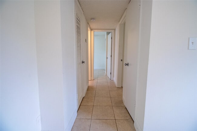 Building Photo - 1505 SW 2nd St