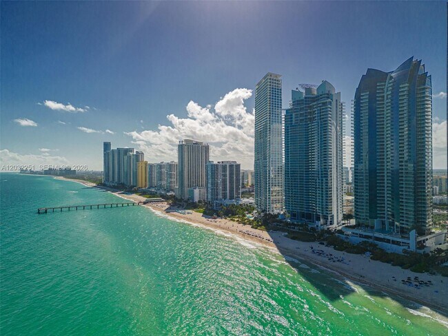Building Photo - 17121 Collins Ave