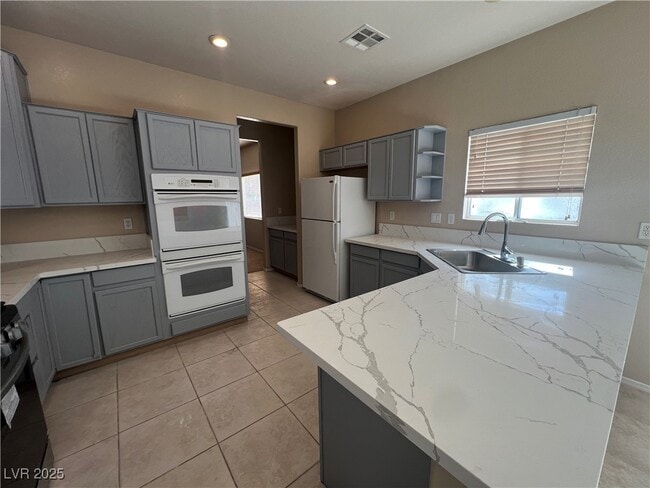 Building Photo - 4429 Rockaway Beach St