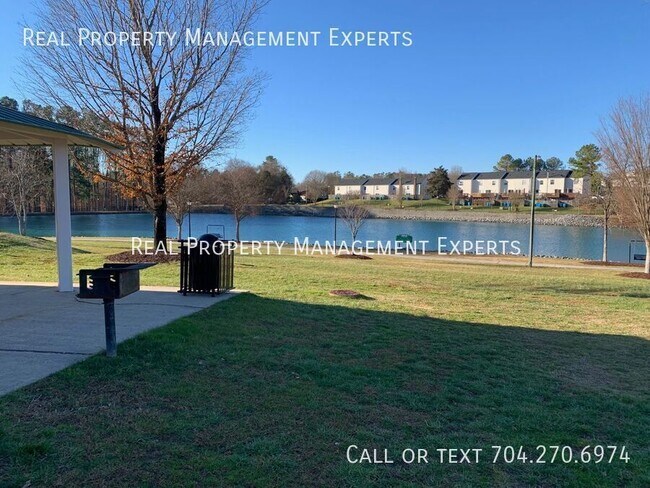 Building Photo - 840 Pelican Bay Dr