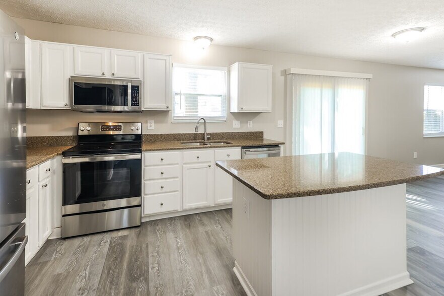 Building Photo - 448 Springwood Lake Dr