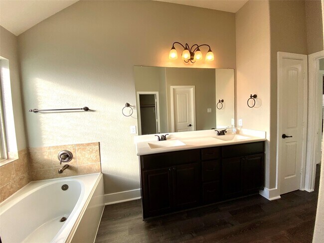 Building Photo - 8615 Sweet Pasture Dr