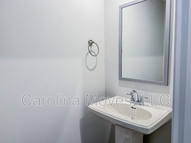 Building Photo - 119 Paddock Glen Dr