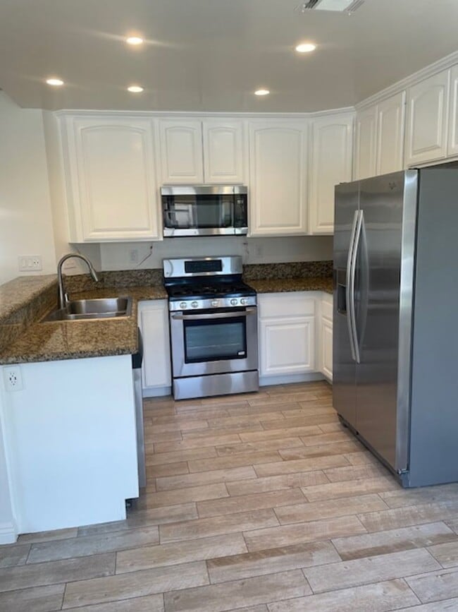 Building Photo - 40880 Whirling Wind Dr