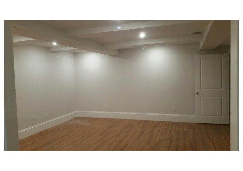 Building Photo - 2044 Beacon St