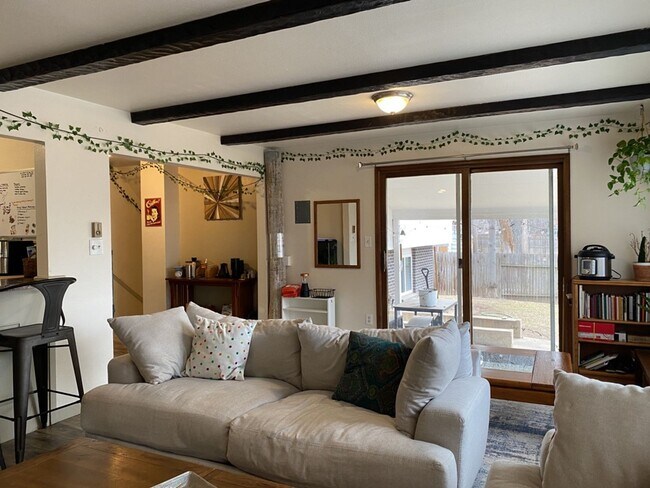 Building Photo - STUDENTS WELCOME! Spacious single-family home in the heart of Ft. Collins!