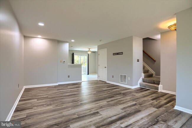 Building Photo - 618 Milford Ct