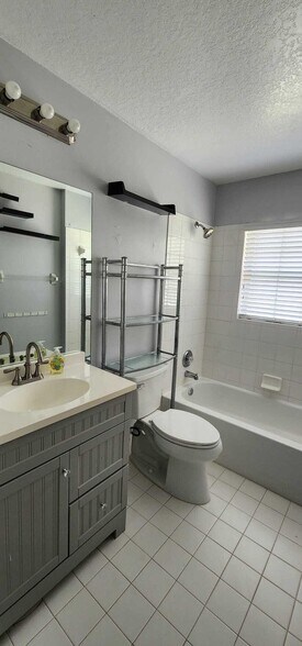 Building Photo - 146 Prestige Dr