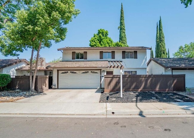 Building Photo - 2637 El Goya Dr