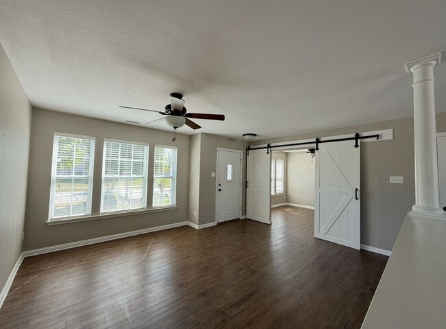 Building Photo - STUNNING 4 Bedroom 2.5 Bath