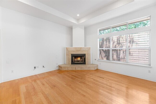 Building Photo - 1621 Maggie Mayes St