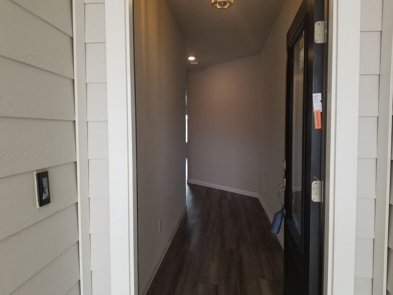 Building Photo - 210 Holland Pk