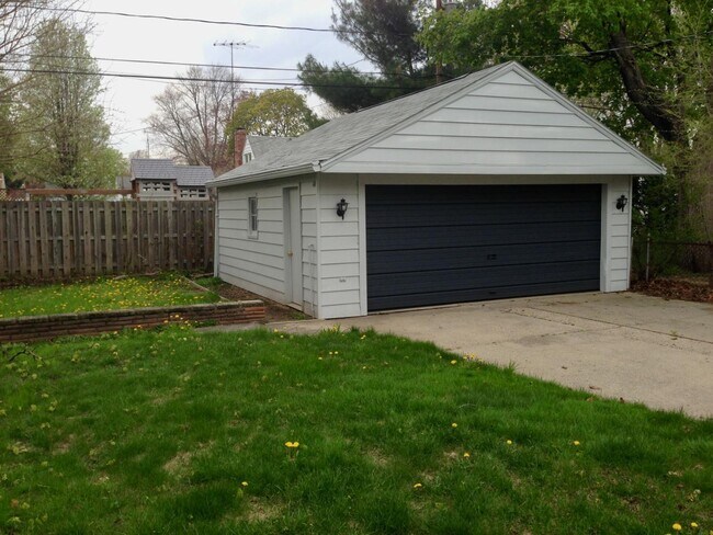 Building Photo - 3713 Roanoke Rd