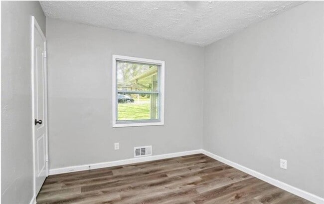 Building Photo - 3711 Daisy Dr