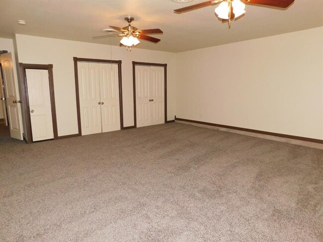 Building Photo - 4813 Woodview Dr