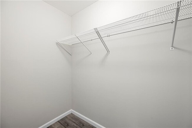 Building Photo - 5955 Kemp Dr