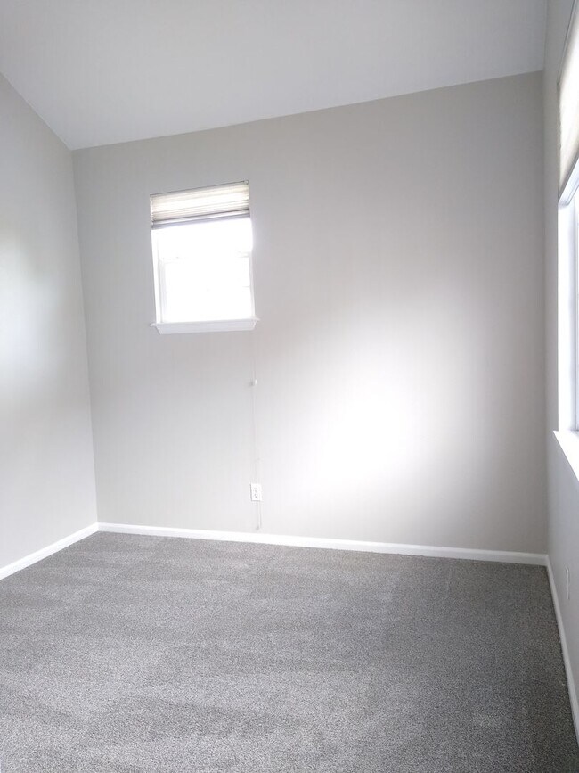 Building Photo - Stunning Highlands Ranch Townhome