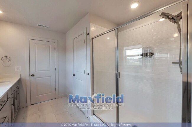 Building Photo - Saratoga Springs 5BD - 3.5BTH - 2GAR
