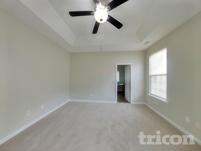 Building Photo - 5746 Lakeside Dr