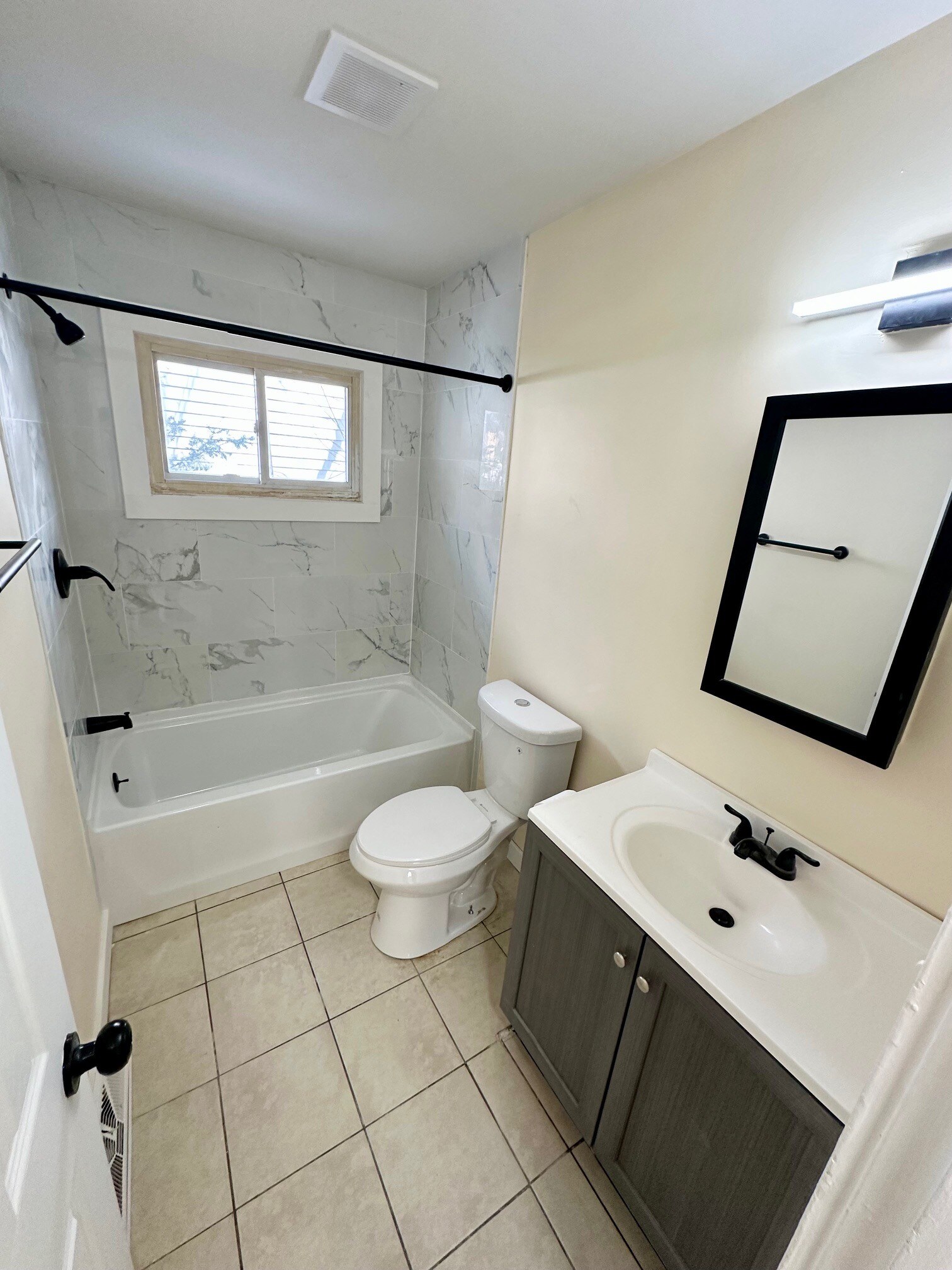 Building Photo - 1166 Tonawanda Ave