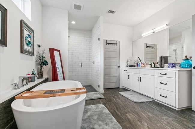 Building Photo - 809 Meadowbend Loop S