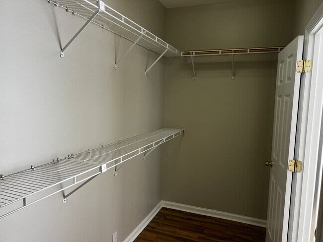 Building Photo - 404 Blackberry Ln