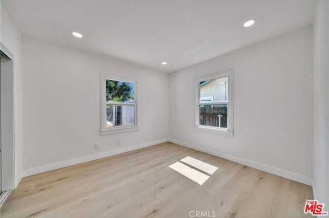 Building Photo - 338 S 3rd Ave