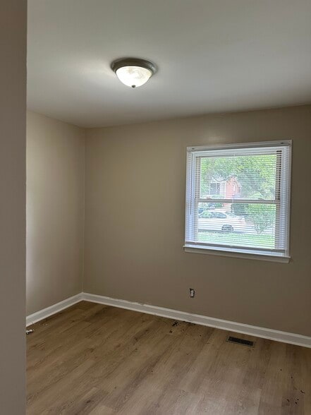 Bedroom1 - 1415 Vancouver Dr